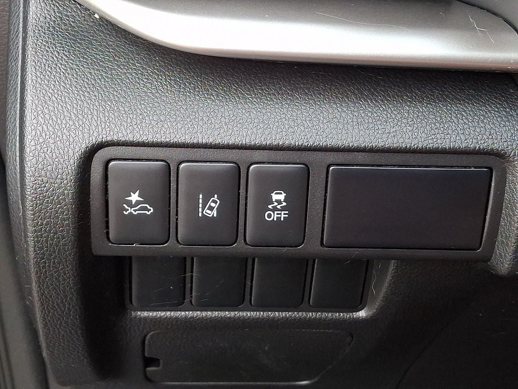 2022 Mitsubishi Eclipse Cross Base