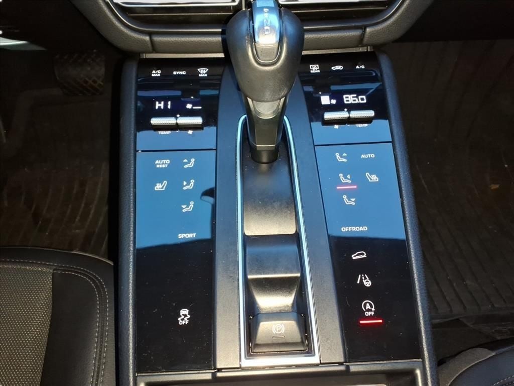 2023 Porsche Macan T